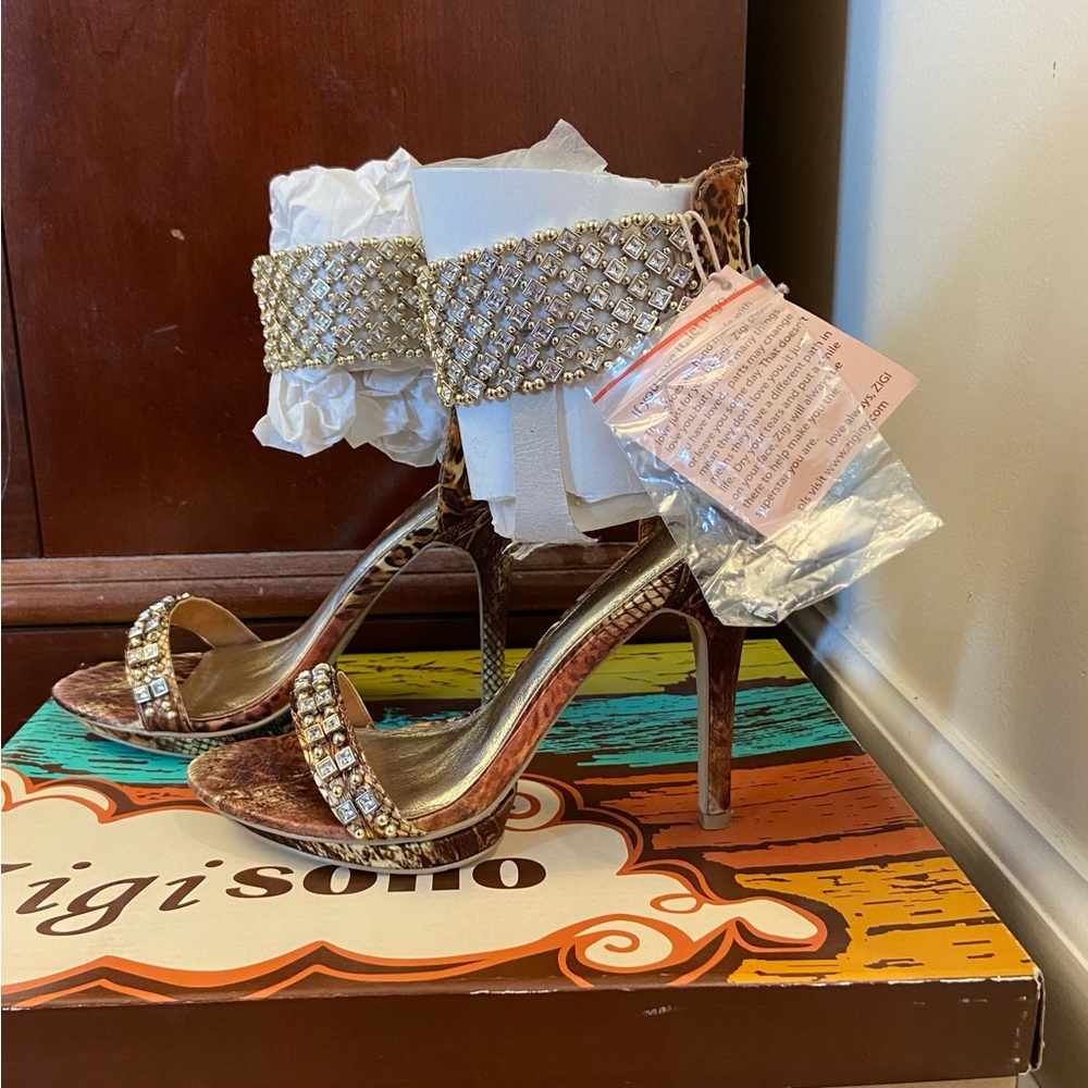 Zigi Soho rhinestone satin sandal heel gold tan animal print 6
